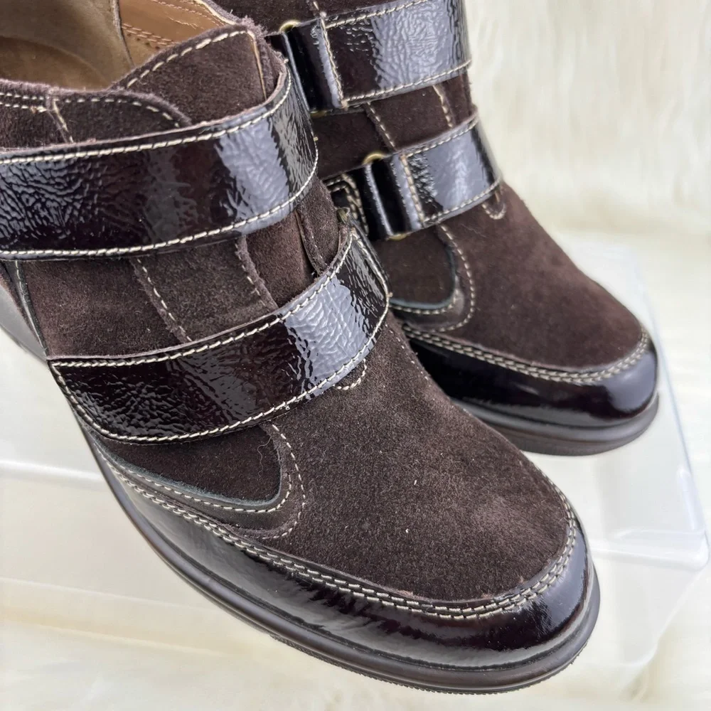 AEROSOLES  Black Wedge Loafers with Velcro Adjustable Straps